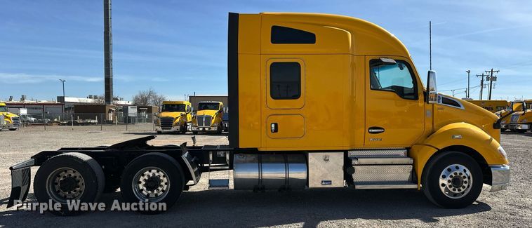 image for item EK0572 2022 Kenworth T680 semi truck