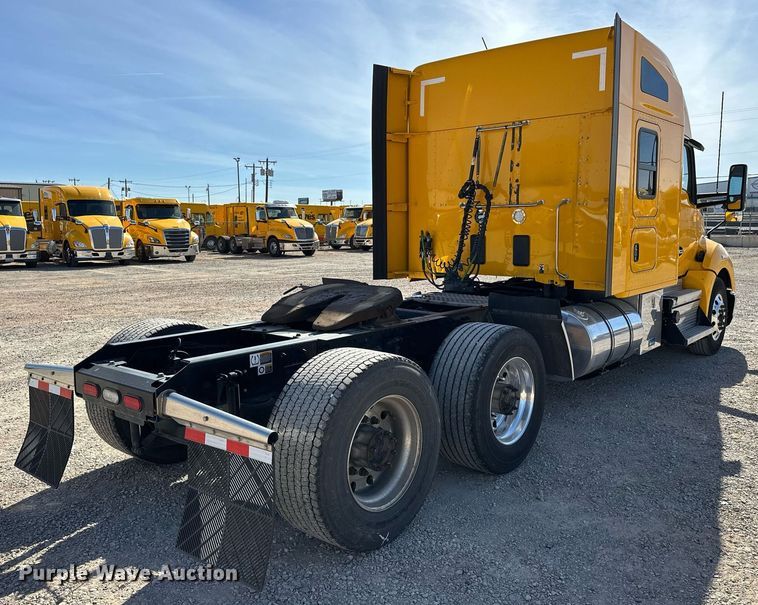 image for item EK0572 2022 Kenworth T680 semi truck
