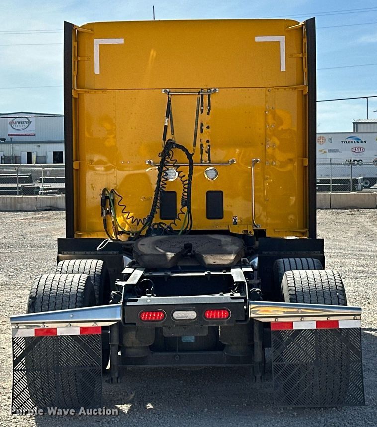 image for item EK0572 2022 Kenworth T680 semi truck