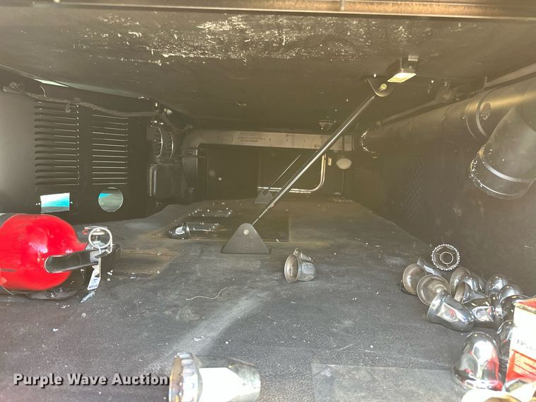 image for item EK0572 2022 Kenworth T680 semi truck