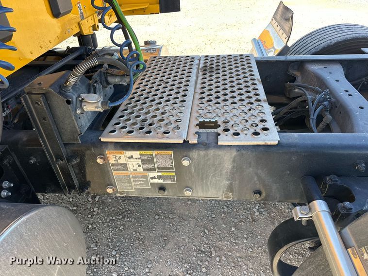 image for item EK0572 2022 Kenworth T680 semi truck