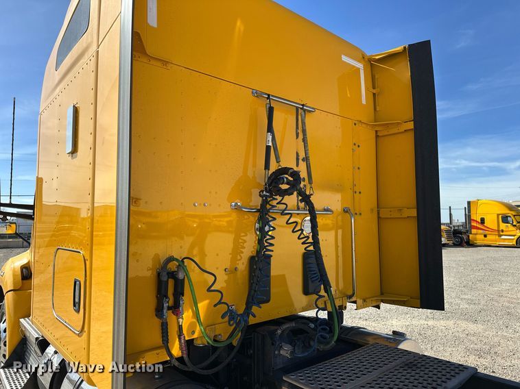 image for item EK0572 2022 Kenworth T680 semi truck