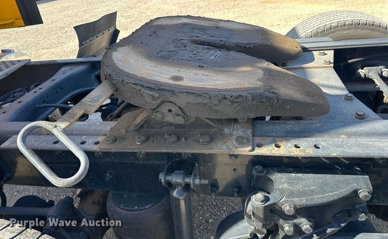 image for item EK0572 2022 Kenworth T680 semi truck