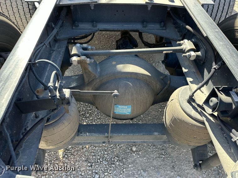 image for item EK0572 2022 Kenworth T680 semi truck