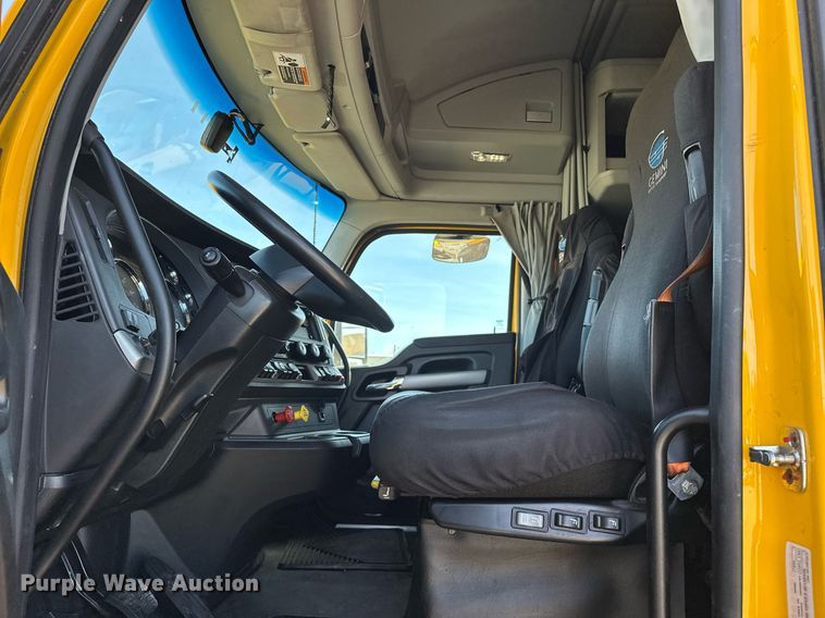 image for item EK0572 2022 Kenworth T680 semi truck