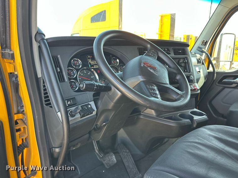 image for item EK0572 2022 Kenworth T680 semi truck