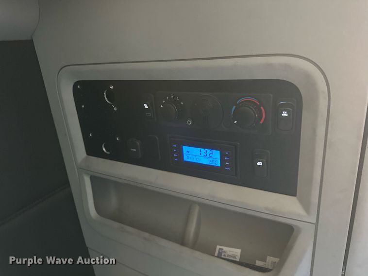 image for item EK0572 2022 Kenworth T680 semi truck