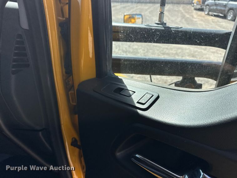 image for item EK0572 2022 Kenworth T680 semi truck