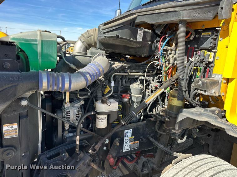 image for item EK0572 2022 Kenworth T680 semi truck