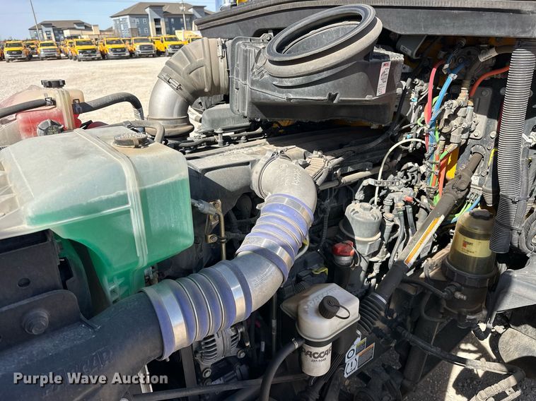 image for item EK0572 2022 Kenworth T680 semi truck