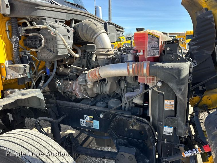 image for item EK0572 2022 Kenworth T680 semi truck