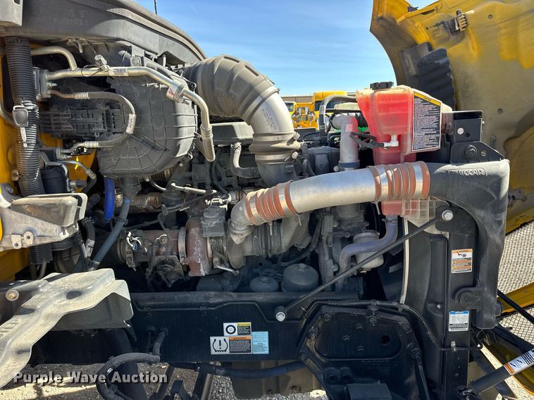 image for item EK0572 2022 Kenworth T680 semi truck