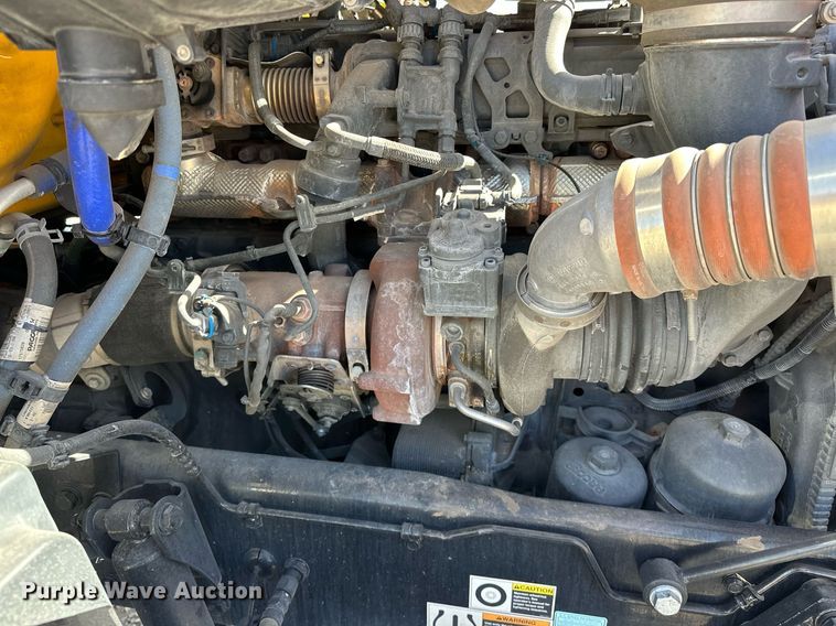 image for item EK0572 2022 Kenworth T680 semi truck