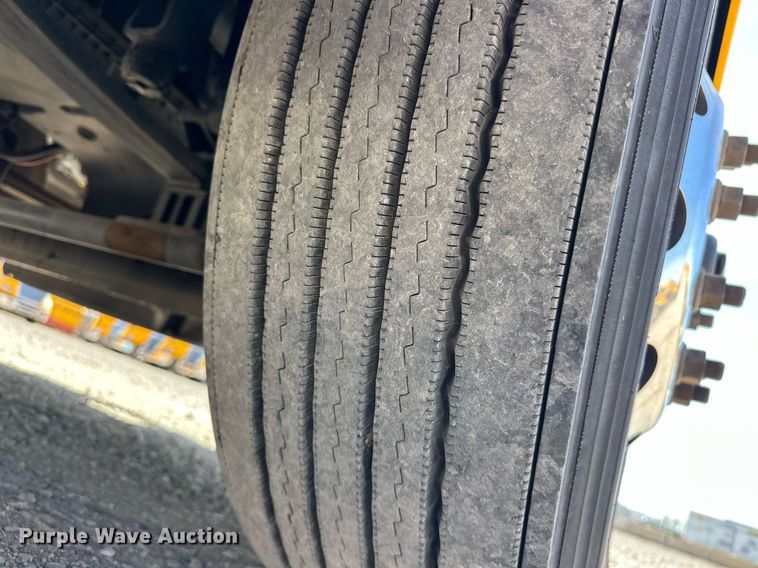 image for item EK0572 2022 Kenworth T680 semi truck