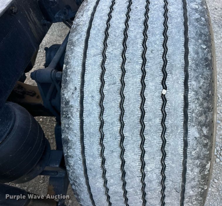 image for item EK0572 2022 Kenworth T680 semi truck