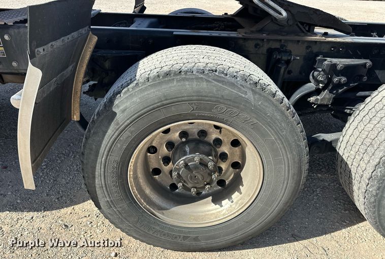 image for item EK0572 2022 Kenworth T680 semi truck