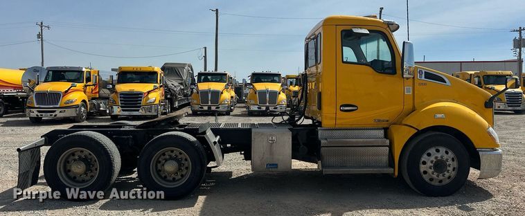 image for item EK0573 2022 Kenworth T680 semi truck