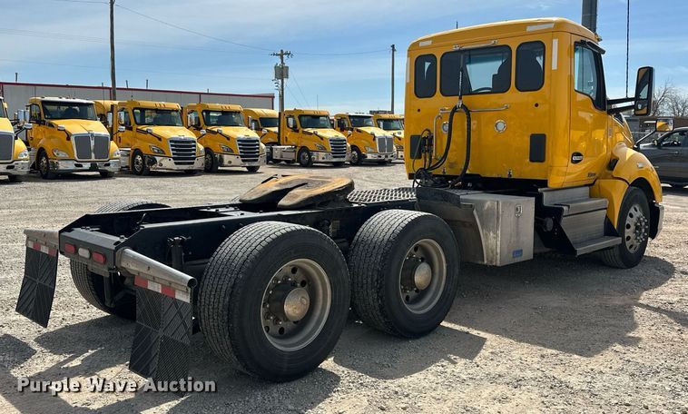 image for item EK0573 2022 Kenworth T680 semi truck