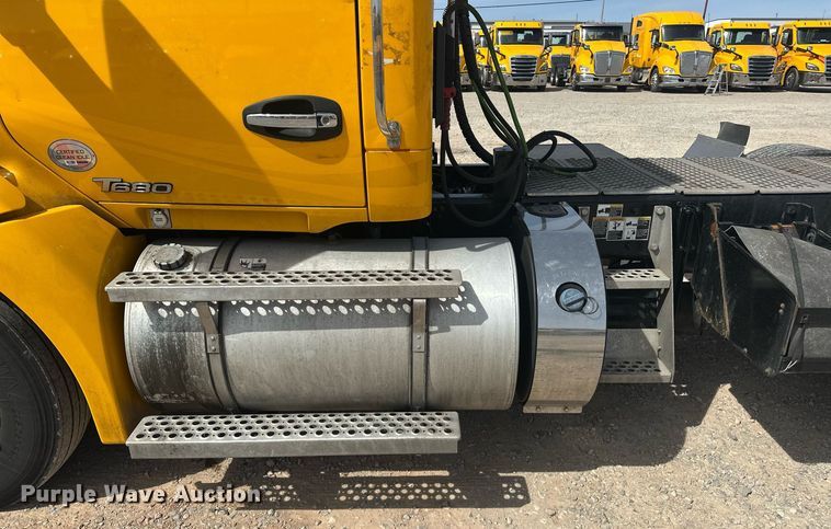 image for item EK0573 2022 Kenworth T680 semi truck