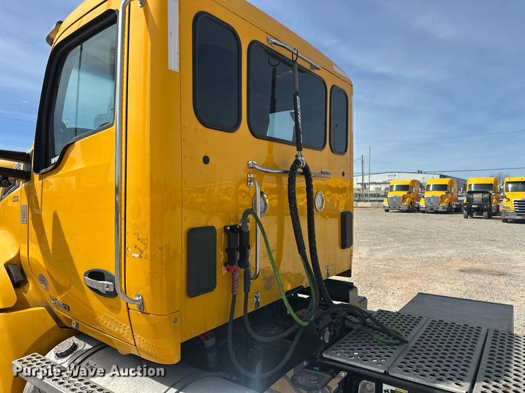 image for item EK0573 2022 Kenworth T680 semi truck