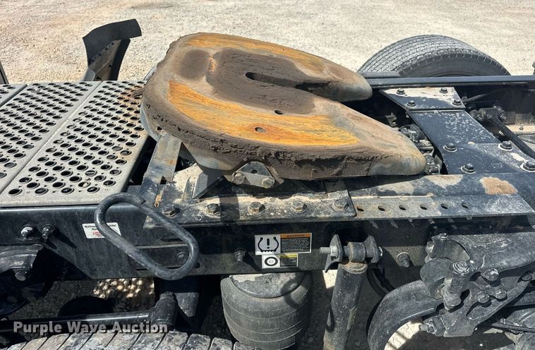 image for item EK0573 2022 Kenworth T680 semi truck