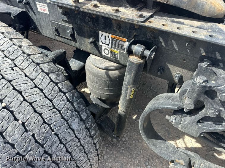 image for item EK0573 2022 Kenworth T680 semi truck