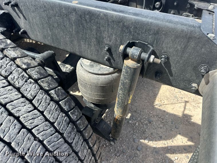 image for item EK0573 2022 Kenworth T680 semi truck