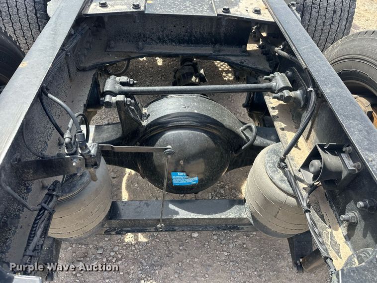 image for item EK0573 2022 Kenworth T680 semi truck