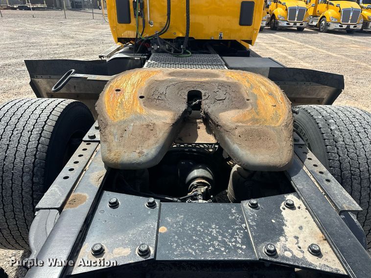 image for item EK0573 2022 Kenworth T680 semi truck