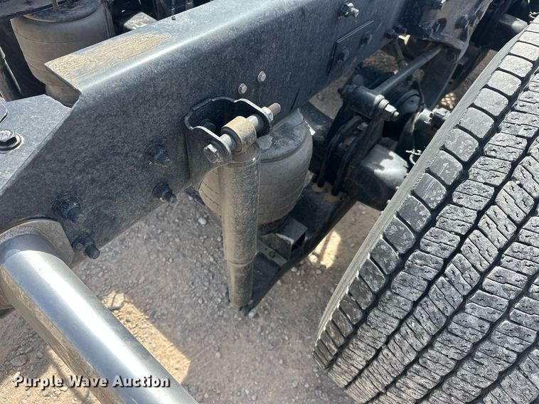 image for item EK0573 2022 Kenworth T680 semi truck