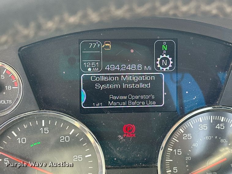 image for item EK0573 2022 Kenworth T680 semi truck