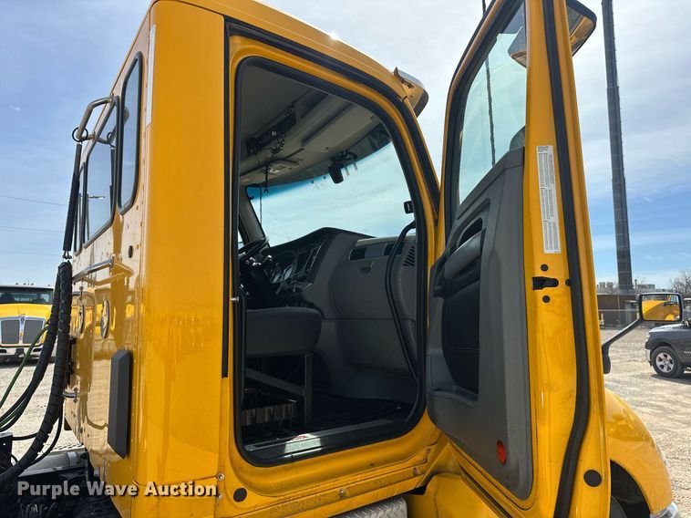 image for item EK0573 2022 Kenworth T680 semi truck