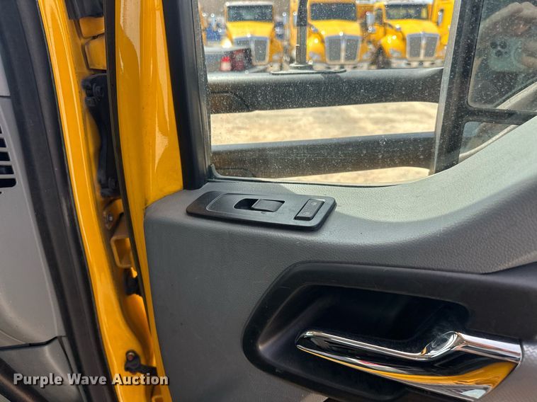 image for item EK0573 2022 Kenworth T680 semi truck