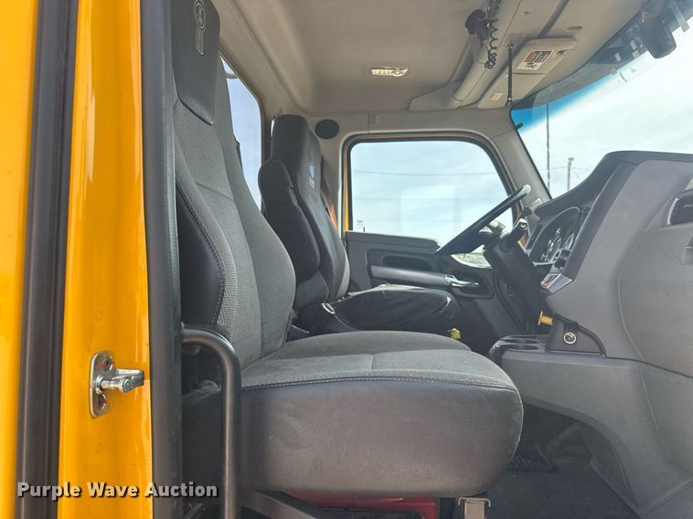 image for item EK0573 2022 Kenworth T680 semi truck