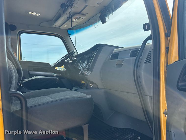 image for item EK0573 2022 Kenworth T680 semi truck