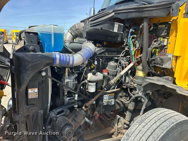 image for item EK0573 2022 Kenworth T680 semi truck