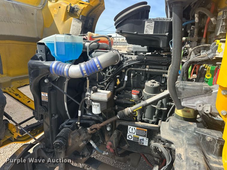 image for item EK0573 2022 Kenworth T680 semi truck