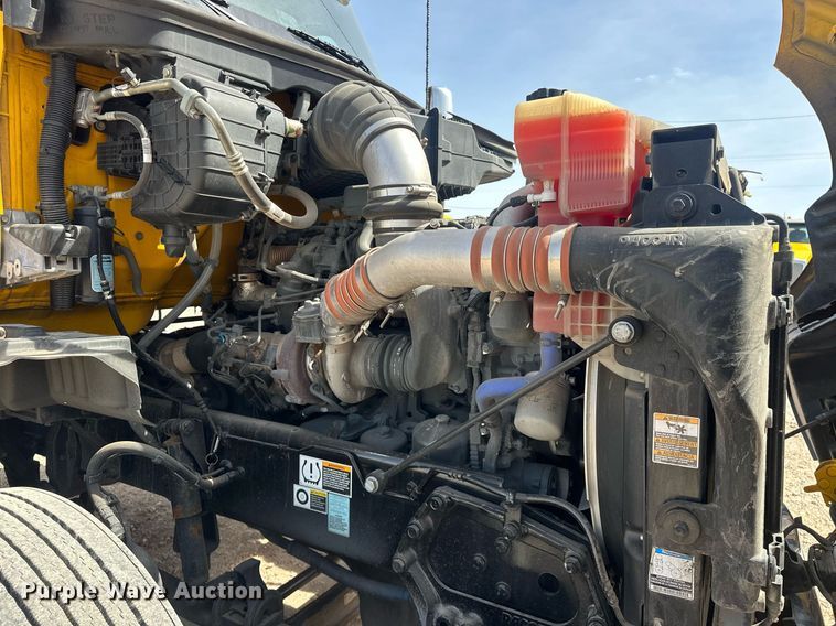 image for item EK0573 2022 Kenworth T680 semi truck