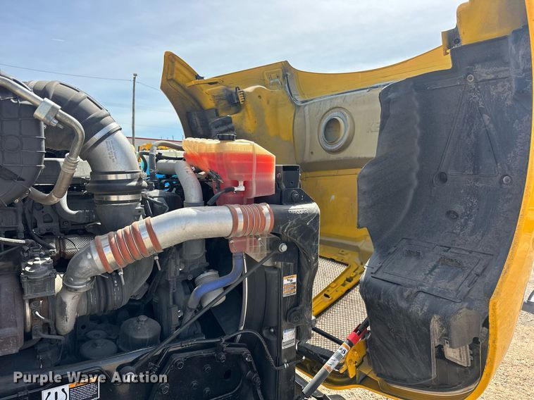 image for item EK0573 2022 Kenworth T680 semi truck