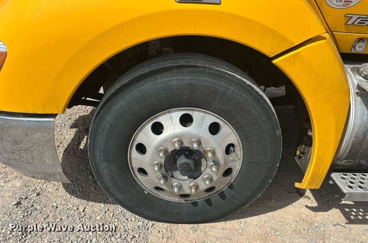 image for item EK0573 2022 Kenworth T680 semi truck