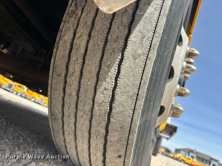 image for item EK0573 2022 Kenworth T680 semi truck