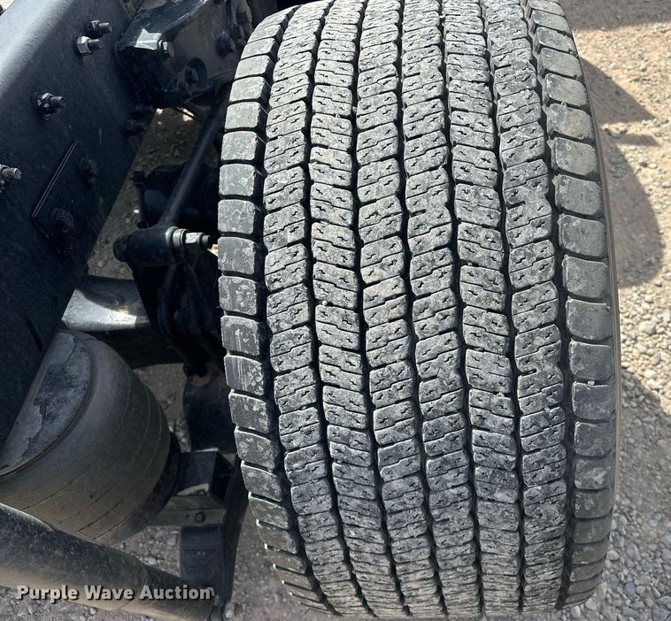 image for item EK0573 2022 Kenworth T680 semi truck