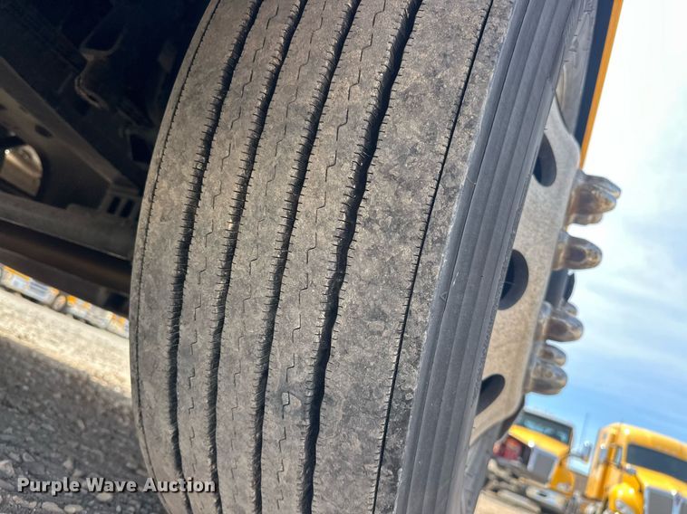 image for item EK0573 2022 Kenworth T680 semi truck