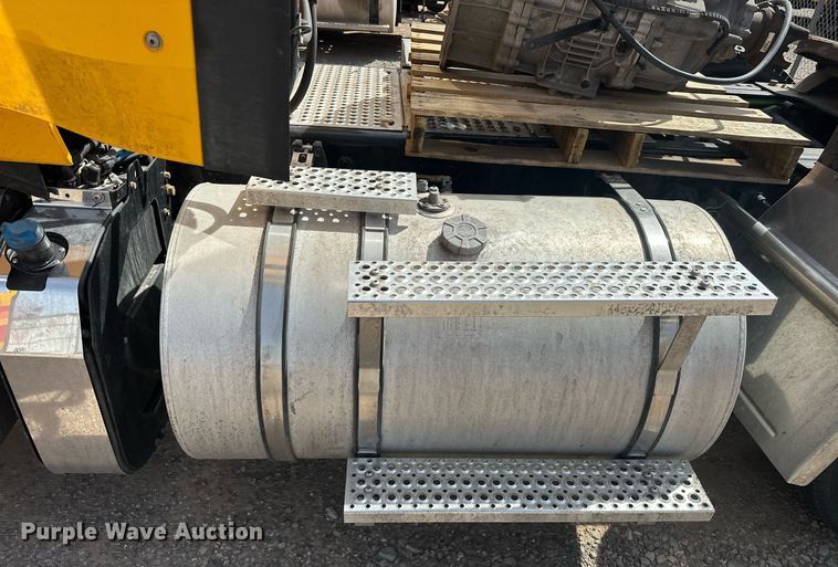 image for item EK0574 2021 International LT625 6X4 semi truck