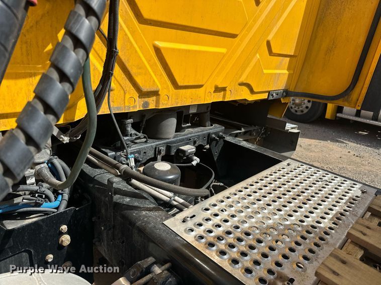 image for item EK0574 2021 International LT625 6X4 semi truck