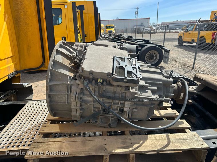 image for item EK0574 2021 International LT625 6X4 semi truck