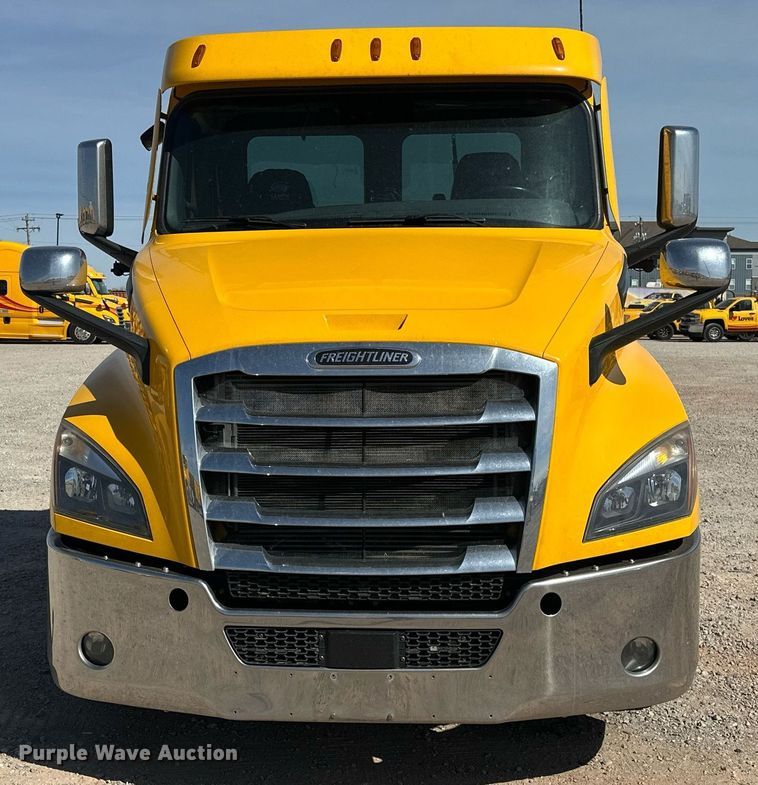 image for item EK0575 2021 Freightliner Cascadia 126 semi truck