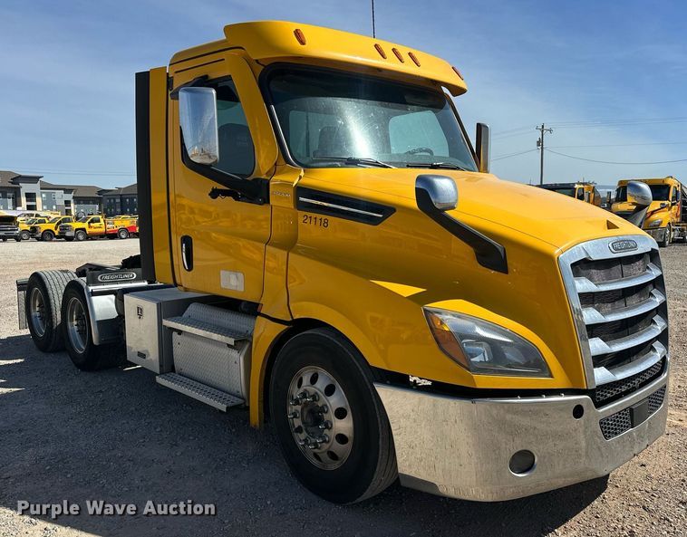 image for item EK0575 2021 Freightliner Cascadia 126 semi truck