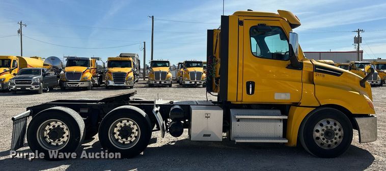 image for item EK0575 2021 Freightliner Cascadia 126 semi truck