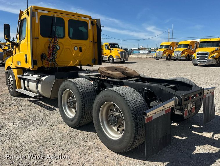 image for item EK0575 2021 Freightliner Cascadia 126 semi truck